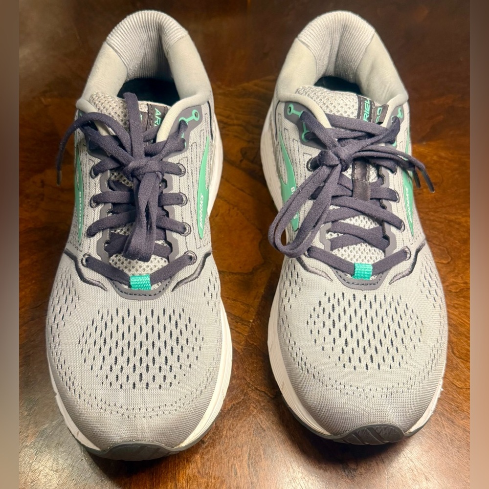 Brooks Running Shoes 
Women’s Size 11 - Picture 6 of 10
